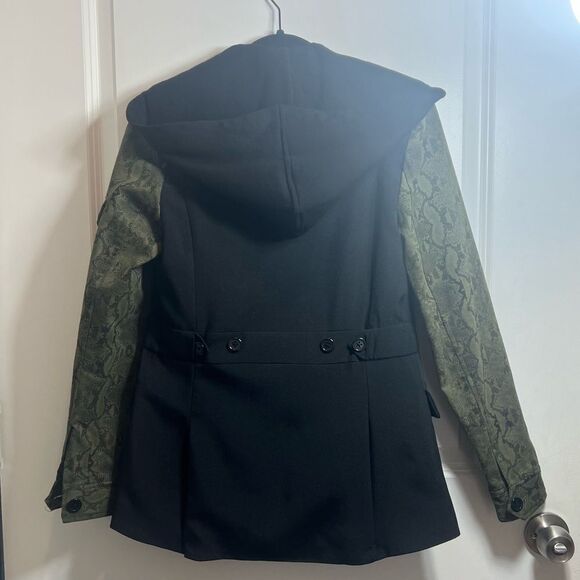 Fate Blazer Black with Green Snake Skin Sleeves and Black zip in hoodie size S - Picture 4 of 15